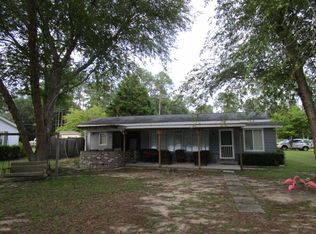 240 Fountain Lake Dr, Eutawville, SC 29048