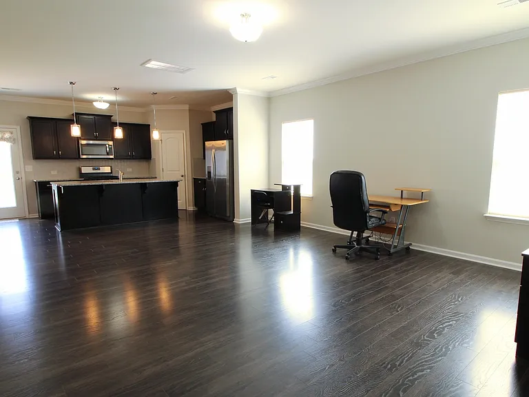 110 History Pl — Photo 2