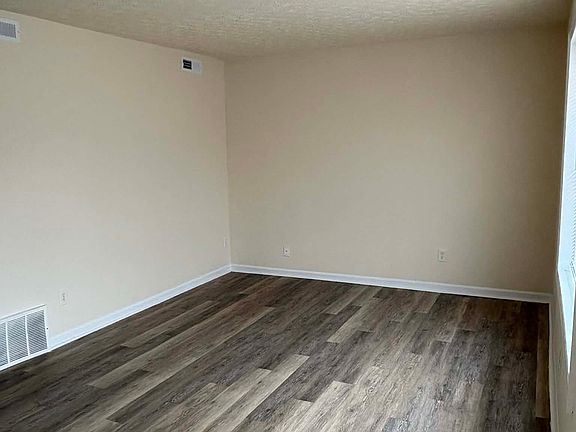 2nd image of 1301 Kenilwood Way #D