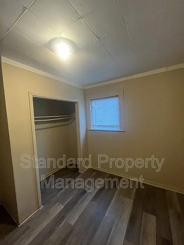 3 bed, 1.0 bath, $1,200 — Photo 2