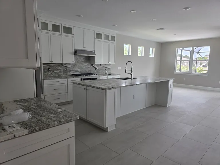 Expansive kitchen