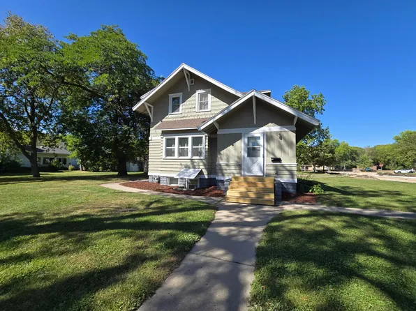 401 10th St NW, Willmar, MN 56201