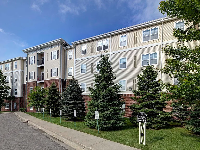308_University Commons_Exterior_Building_04