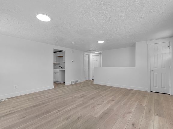 5th image of 414 Jefferson Ave