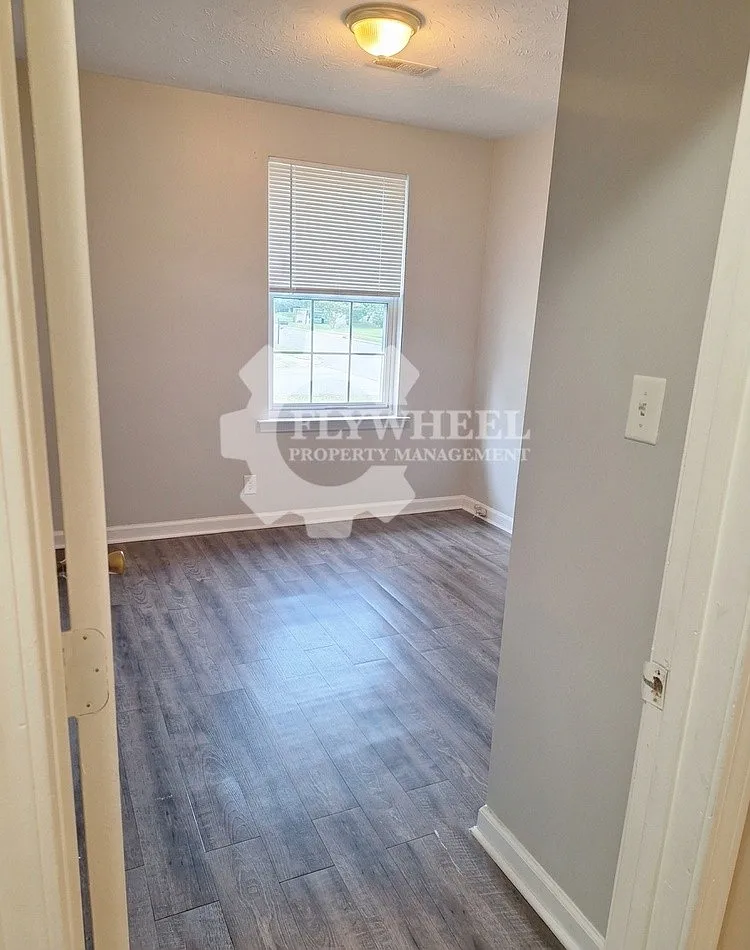 128 North Poole Street - B — Photo 3