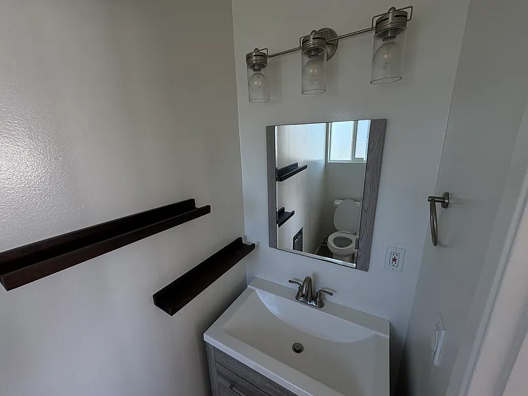917 6th St #7 — Photo 15