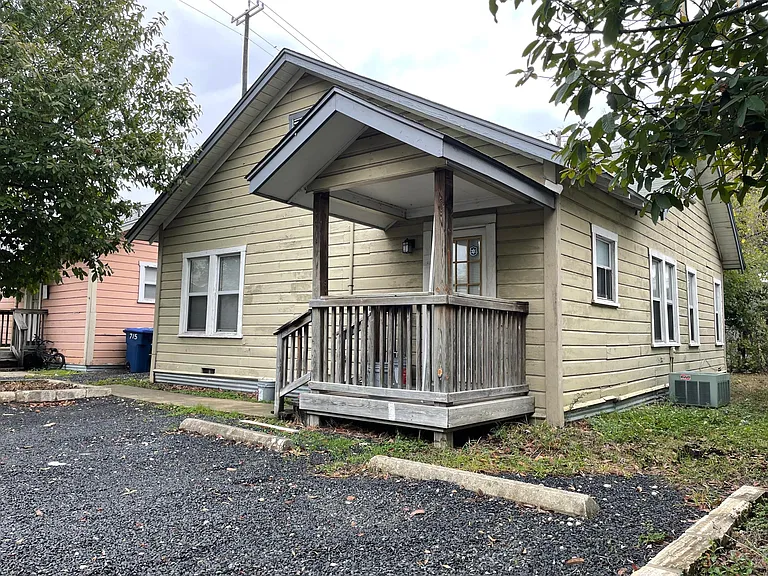 713 E Elmira St — Photo 4