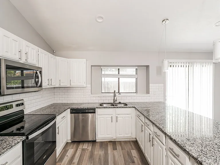 2303 Villanova St — Photo 8