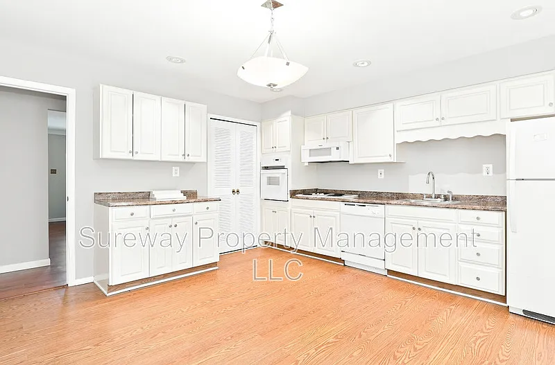 2 bed, 1.0 bath, $1,995 — Photo 3