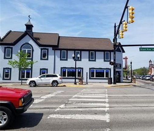 4th image of 102 E Grand River Ave