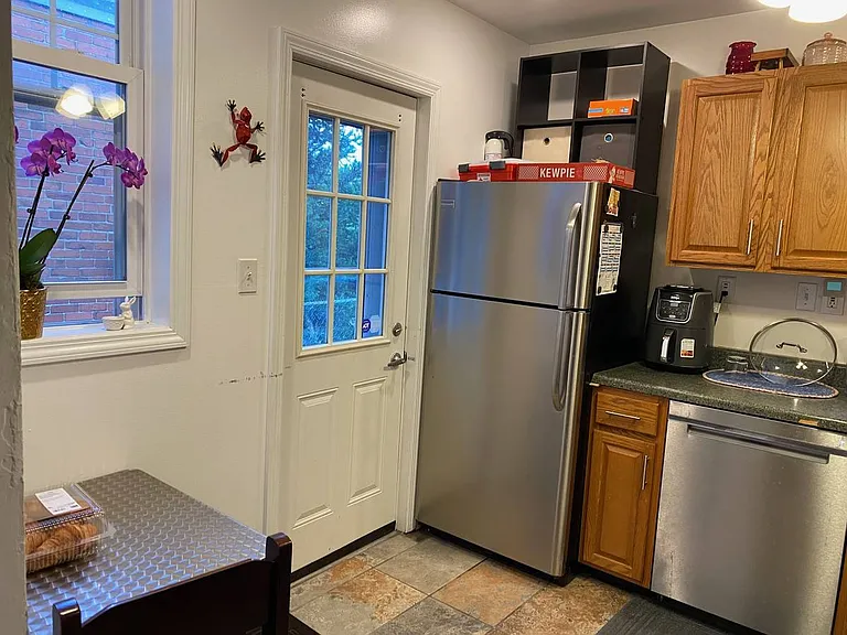 628 Blanton St — Photo 11
