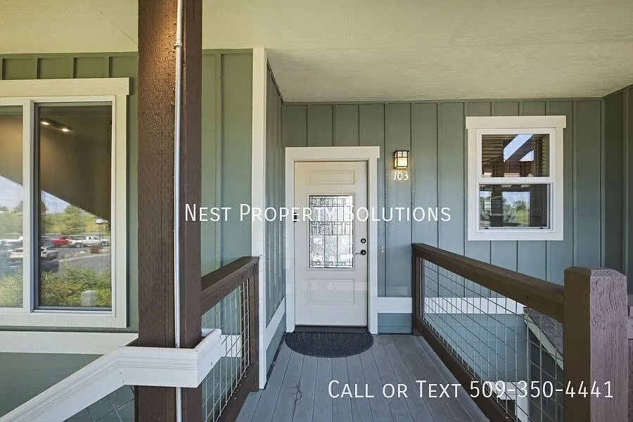 Golf Course Living! Spacious 4-Bedroom with W/S/G Included — Photo 3