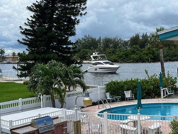 5th image of 1201 N Riverside Drive #12b