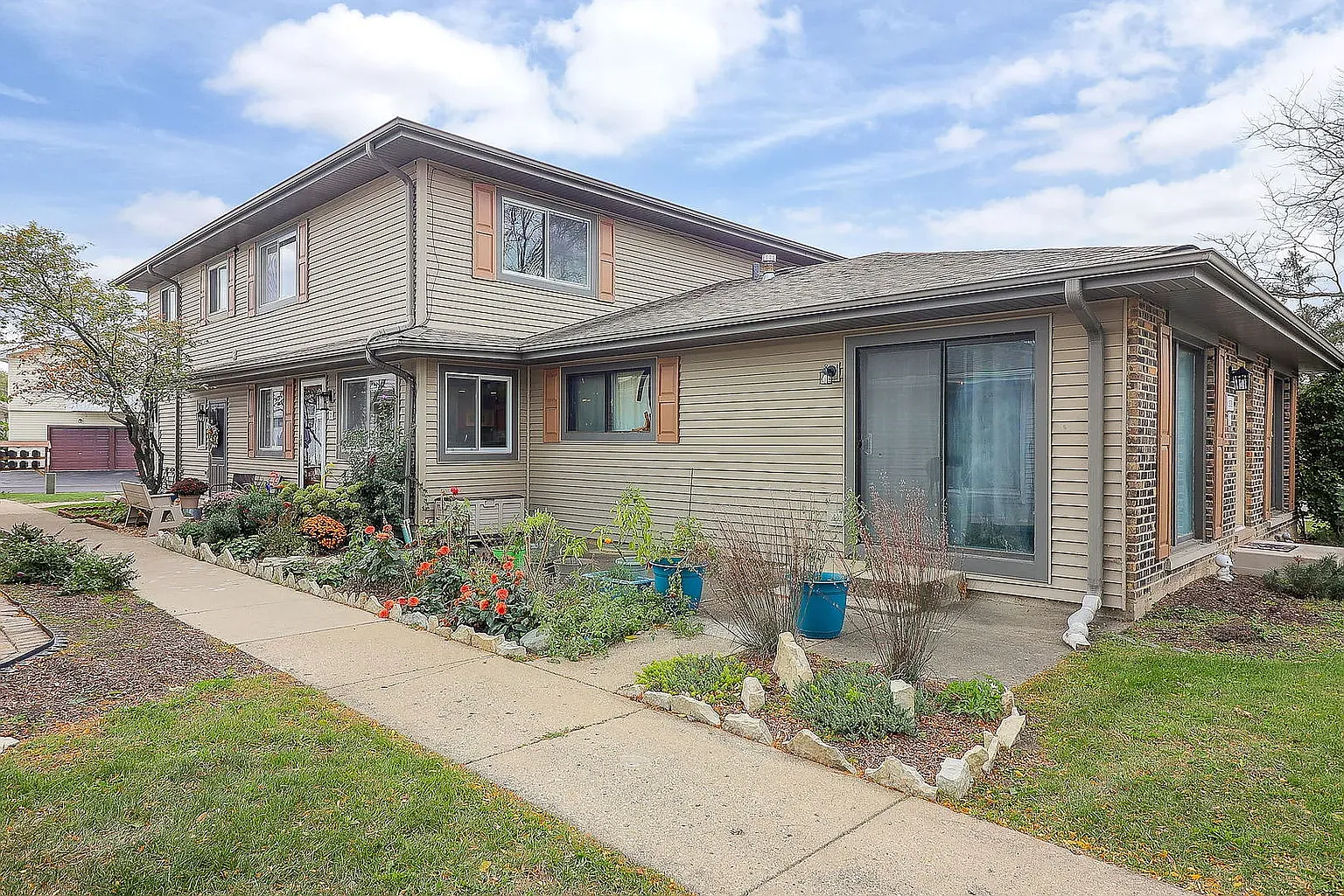 3 bed, 1449 sqft, $2,250 — Photo 1