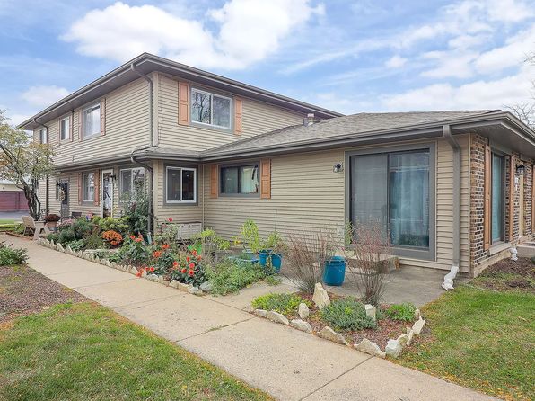 2S739 Winchester Cir E Unit 2
