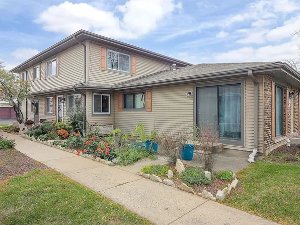 2S739 Winchester Cir E Unit 2, Warrenville, IL 60555