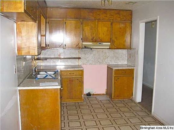 4th image of 5412 Wintergreen Ave