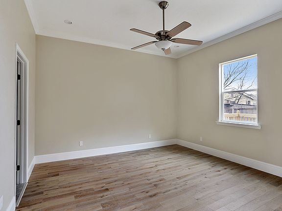 5th image of 927 Gordon Street
