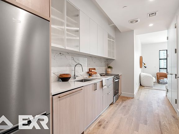 3rd image of 69 Adams St #21J