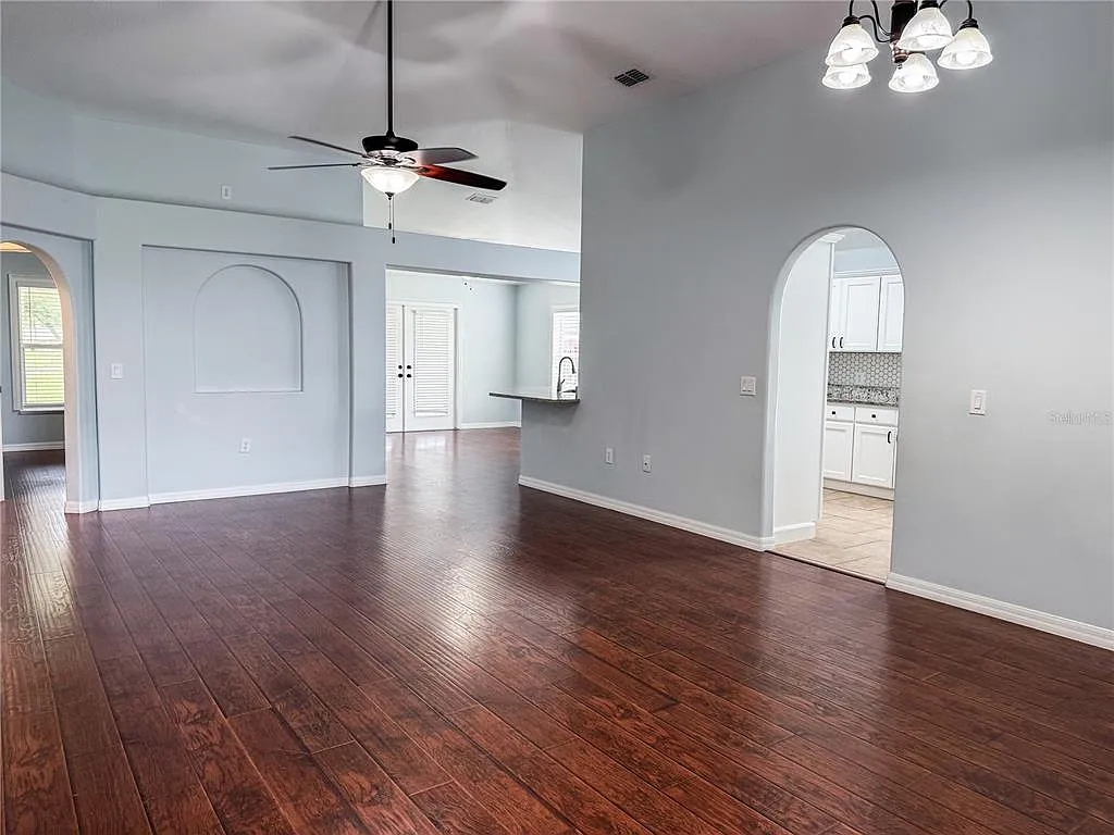 4 bed, 2.0 bath, 1836 sqft, $2,200 — Photo 4
