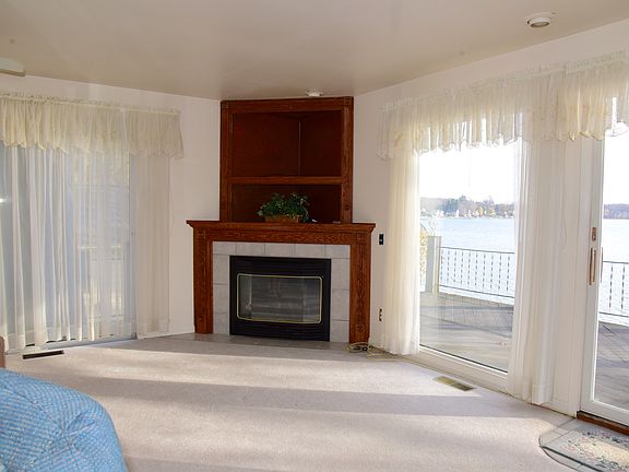 4th image of 406 W Crooked Lake Dr