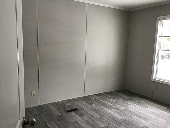 2nd image of 417 N 14th Pl #192