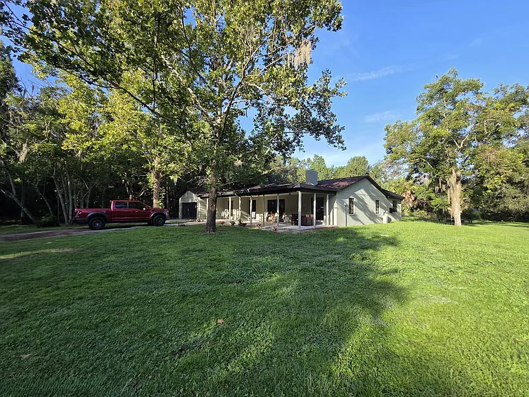 2200 Retreat Rd — Photo 2