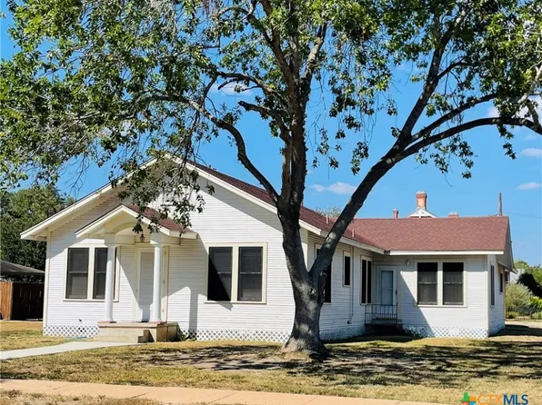 302 W French St, Cuero, TX 77954