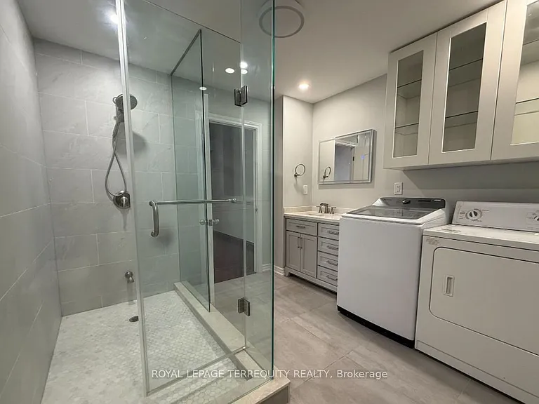 2 Axsmith Cres — Photo 8