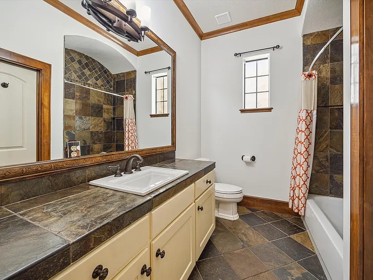 3614 Lancashire Ln — Photo 40