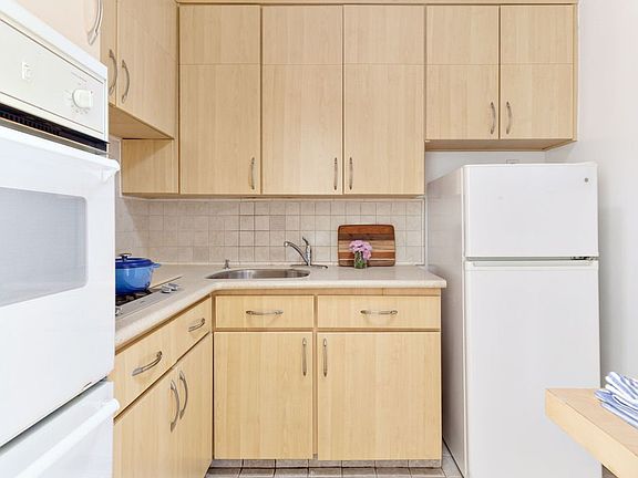 3rd image of 400 E 85th St APT 10B