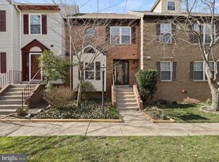 5922 Heatherwood Ct, Alexandria, VA 22310