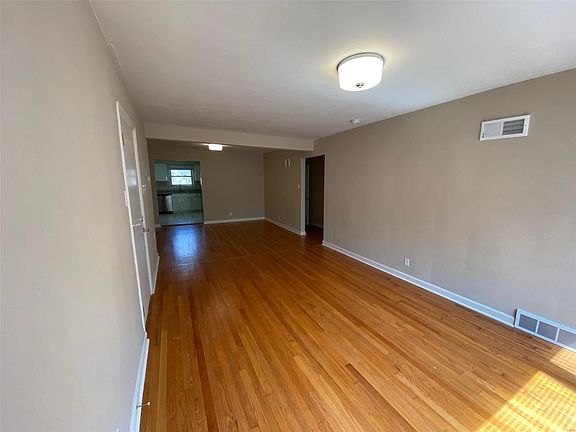 3rd image of 7353 Delmar Blvd APT 1E