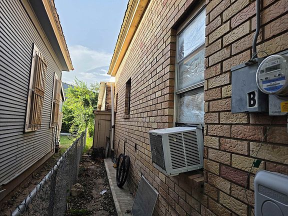 4th image of 2012 Matamoros St