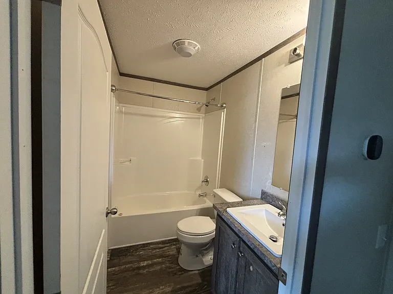 18 SW Rex St — Photo 3