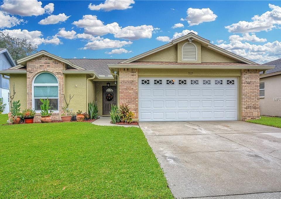 1st image of 1927 Erin Brooke Dr