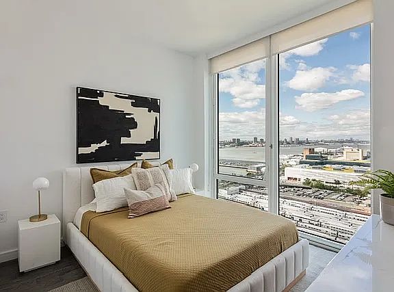 4th image of 606 W 30th St #26F
