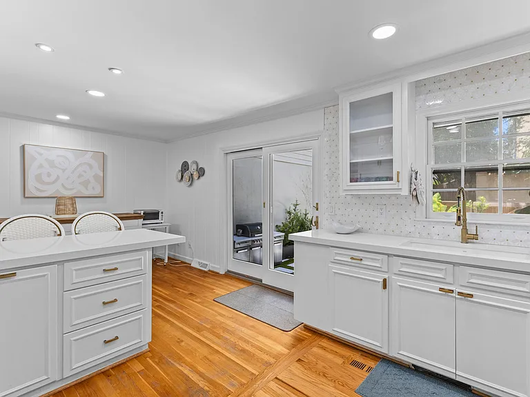 146 Broad St #B — Photo 11