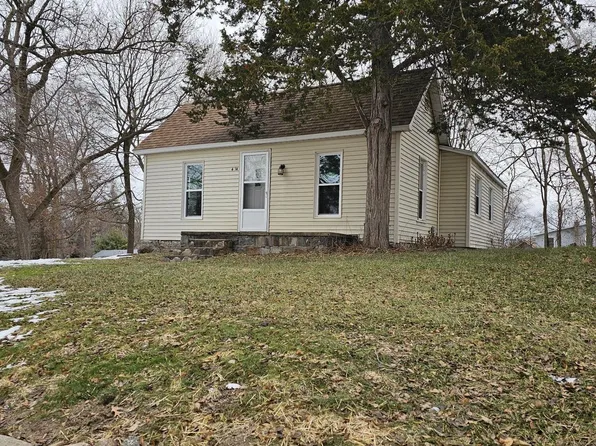 414 Quarterline St, Portland, MI 48875