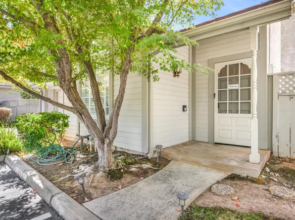 9128 N Stoneridge Ln, Fresno, CA 93720