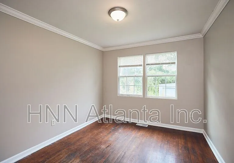 162 Hedges St SE — Photo 9