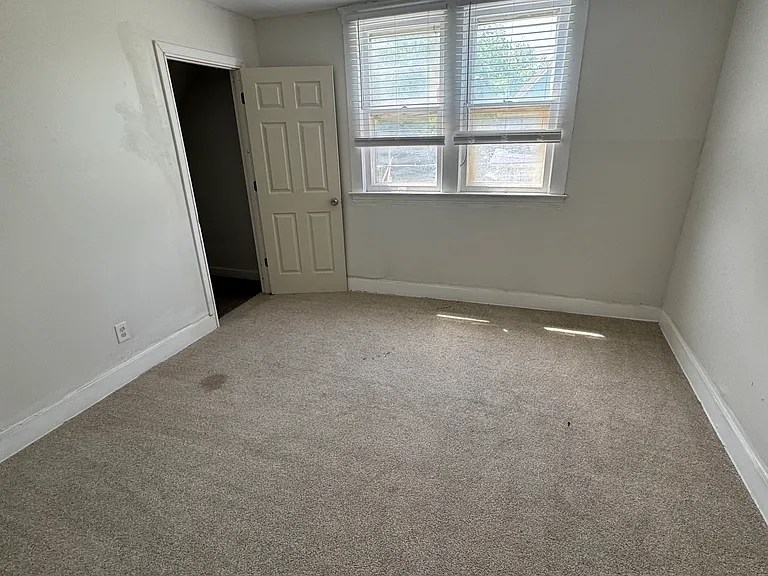 10209 Elwell Ave — Photo 11