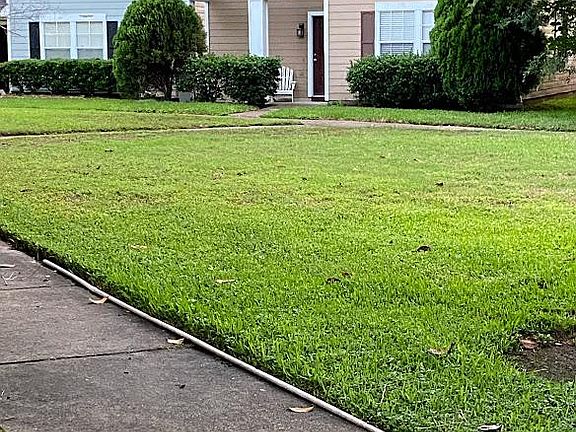 3rd image of 15838 W Park Ct
