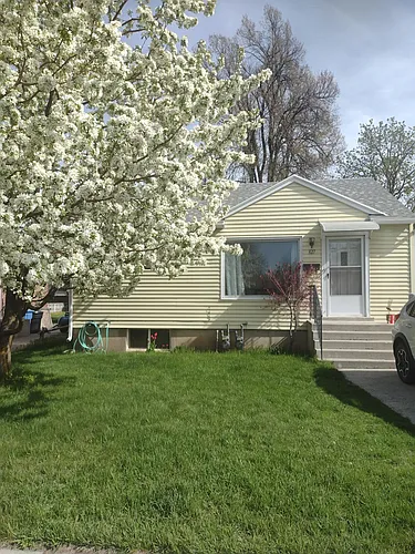 327 E 700 N #B Photo 1