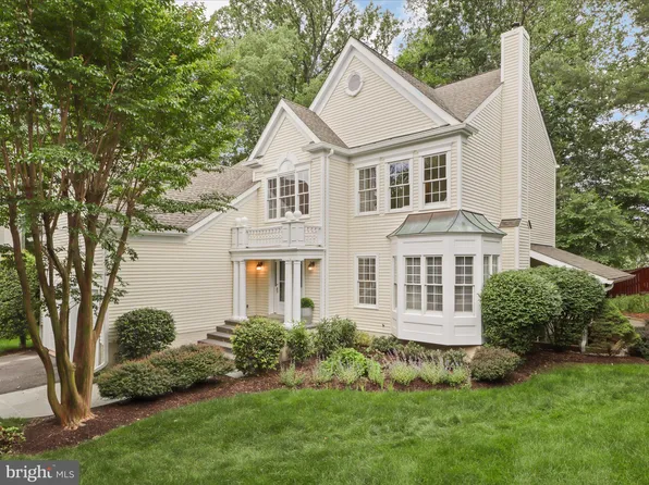 2670 Hillsman St, Falls Church, VA 22043