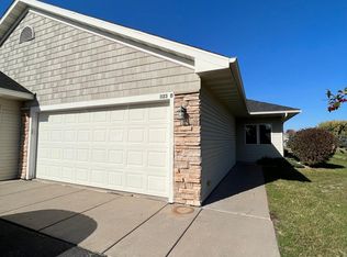 323 Williamsburg Pl APT D, New Richmond, WI 54017