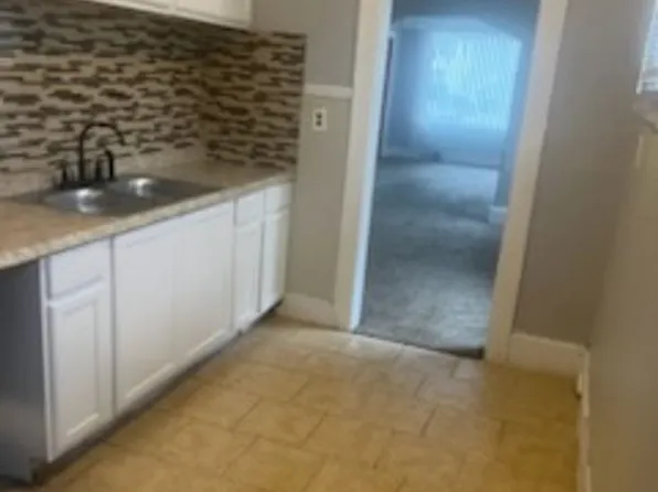 7279 Artesian St, Detroit, MI 48228