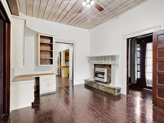 4th image of 701 E Main St