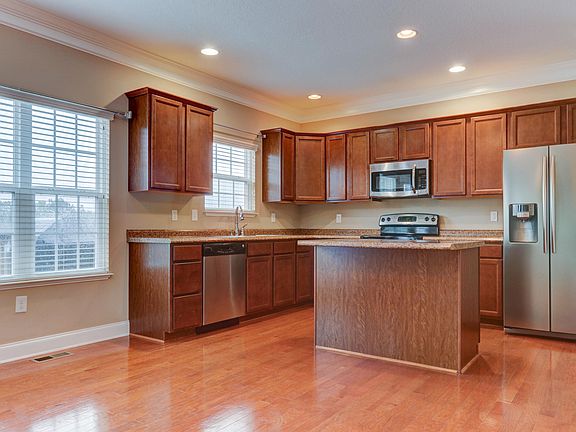 3rd image of 3018 Maple Knot Ln