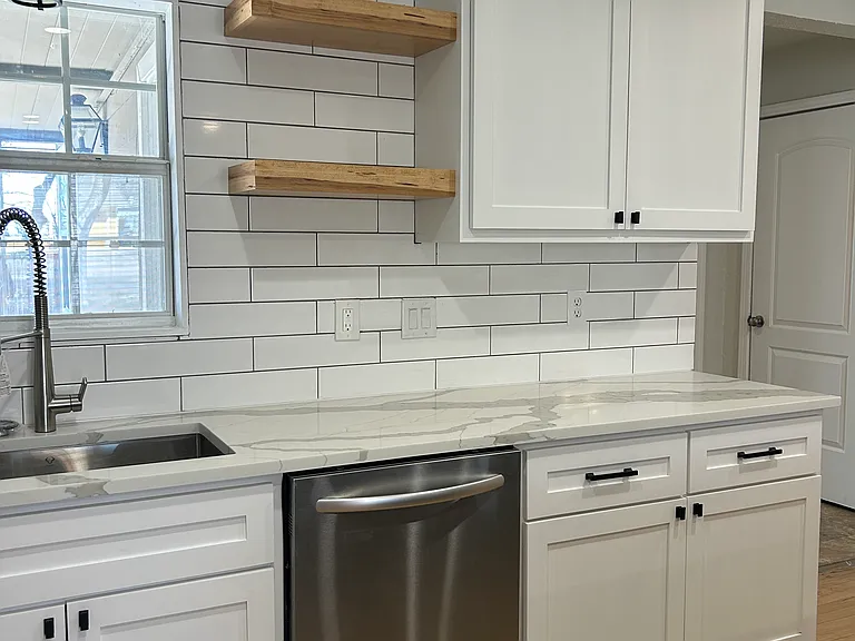 472 Dresden Dr — Photo 18